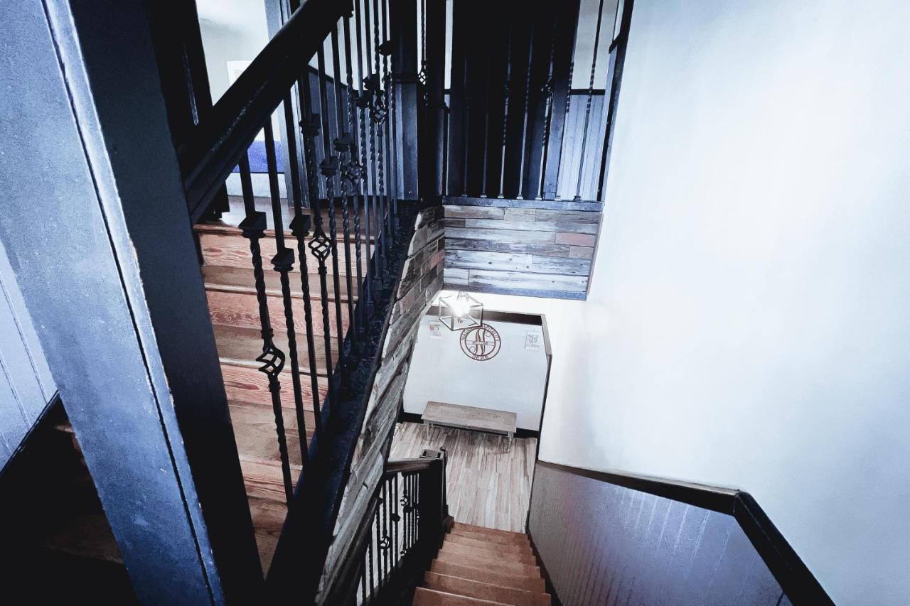 The Pub- 8Br Free Parking, Minutes From Falls & Casino Niagara Falls Esterno foto