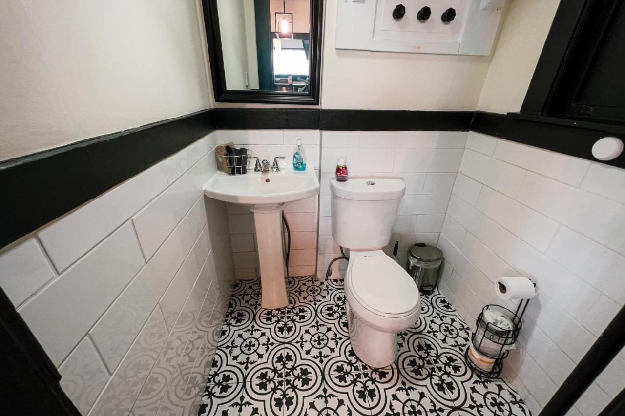The Pub- 8Br Free Parking, Minutes From Falls & Casino Niagara Falls Esterno foto