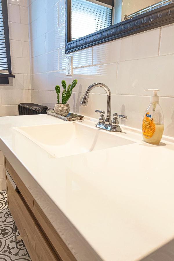The Pub- 8Br Free Parking, Minutes From Falls & Casino Niagara Falls Esterno foto