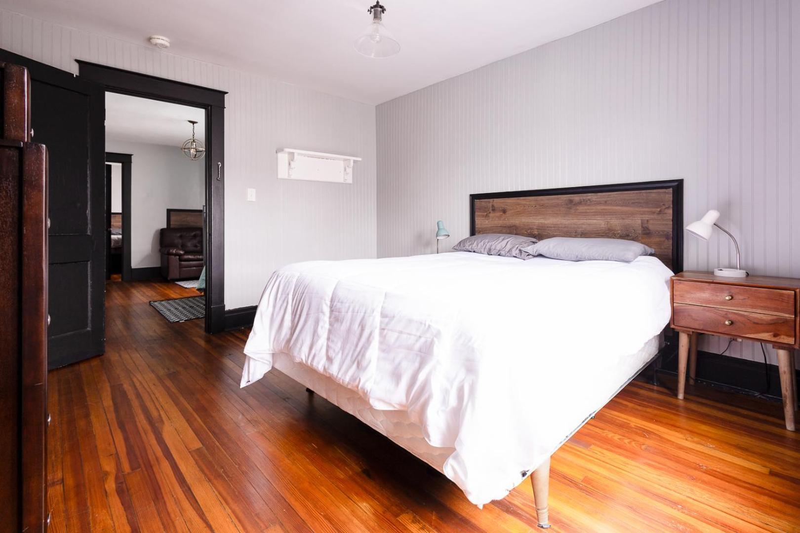 The Pub- 8Br Free Parking, Minutes From Falls & Casino Niagara Falls Esterno foto