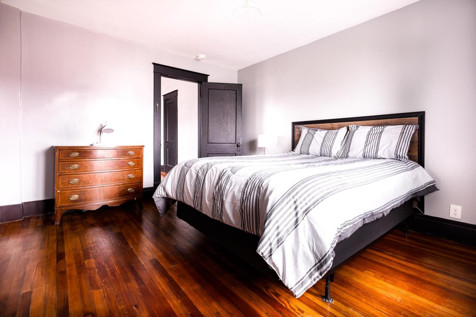 The Pub- 8Br Free Parking, Minutes From Falls & Casino Niagara Falls Esterno foto
